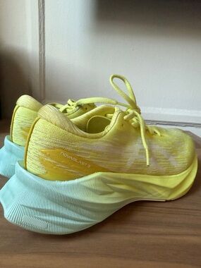 Asics novablast 3 Women's Running Shoes - Yellow